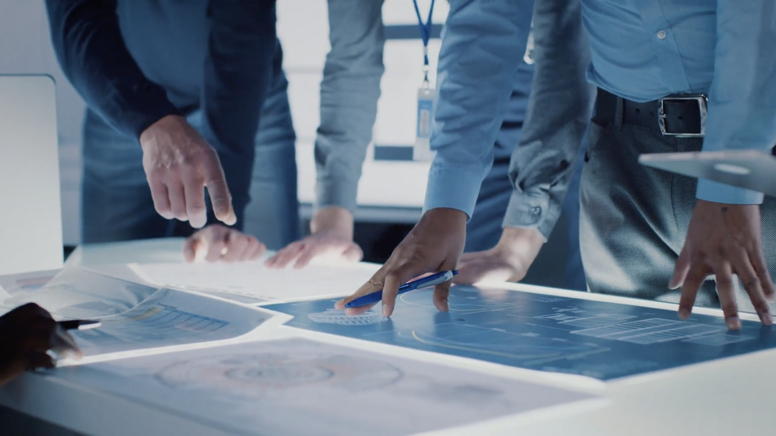 KPMG, Équipe de professionnels qui analysent des données