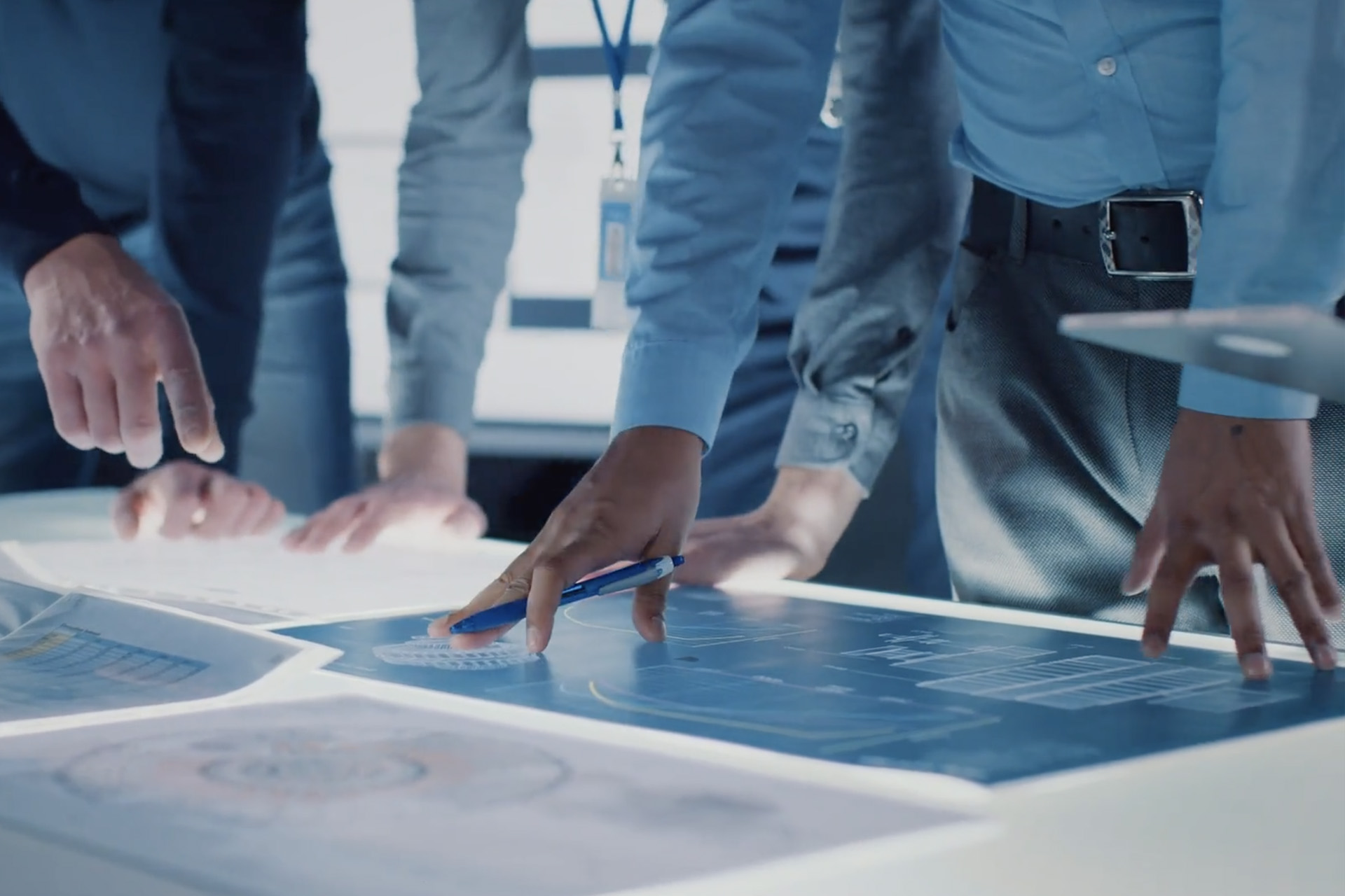 KPMG, Équipe de professionnels qui analysent des données